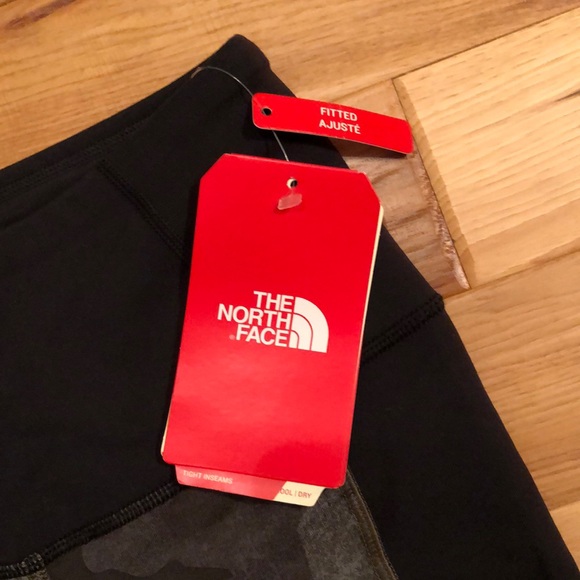 North Face NWT camo leggings❤️🔥🧘‍♀️🧗‍♀️🍂 - Picture 9 of 13